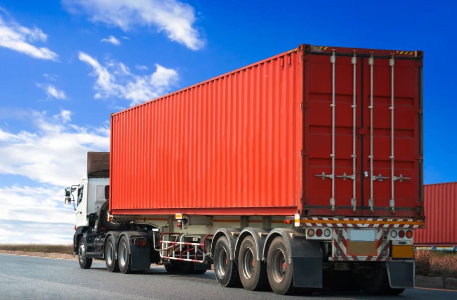 Long Distance Moving Containers in Canada – Costs & Delivery